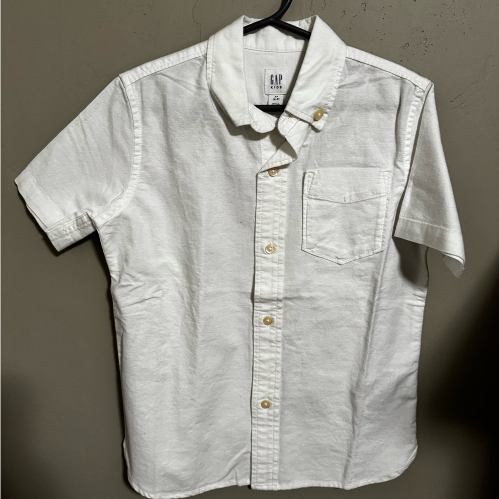 GAP boys white Short Sleeve Button Down Shirt